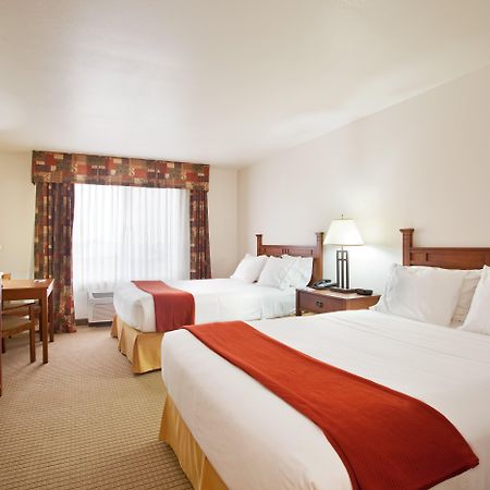 Holiday Inn Express Hotel & Suites Mattoon By Ihg Номер фото